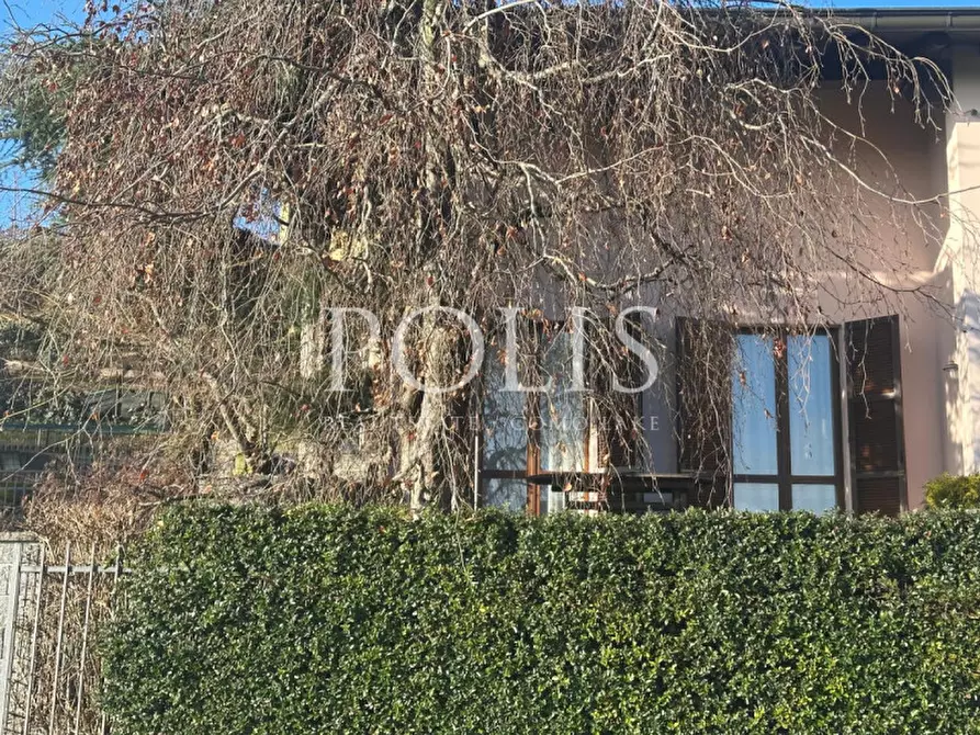 Immagine 4 di Villa in vendita  a Albavilla