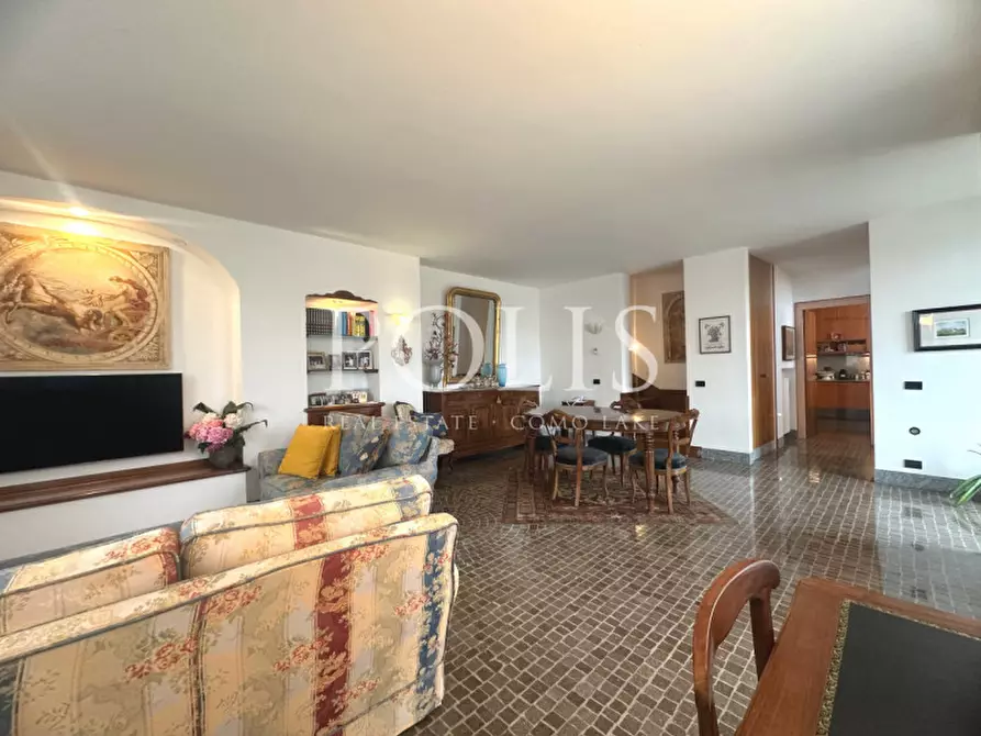 Immagine 17 di Villa in vendita  a Albavilla