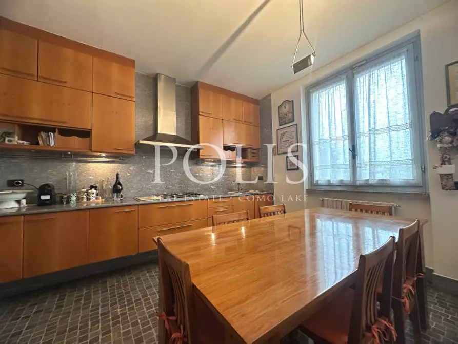 Immagine 18 di Villa in vendita  a Albavilla