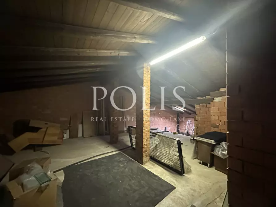 Immagine 37 di Villa in vendita  a Albavilla