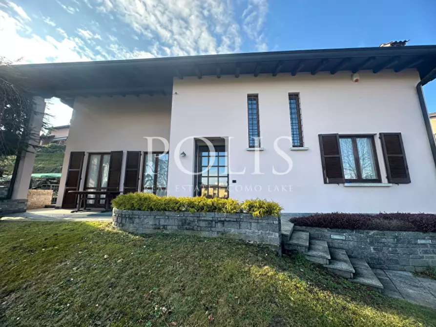 Immagine 47 di Villa in vendita  a Albavilla