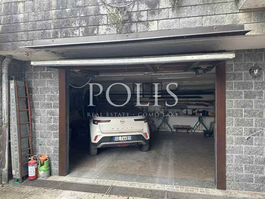 Immagine 51 di Villa in vendita  a Albavilla