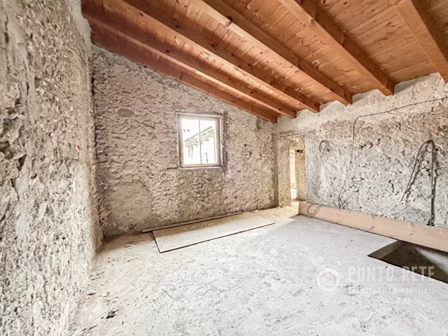 Immagine 16 di Rustico / casale in vendita  in Via Incisa a Fumane