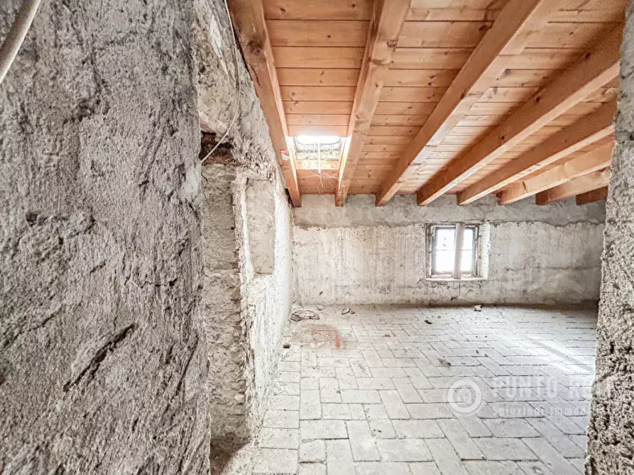 Immagine 17 di Rustico / casale in vendita  in Via Incisa a Fumane