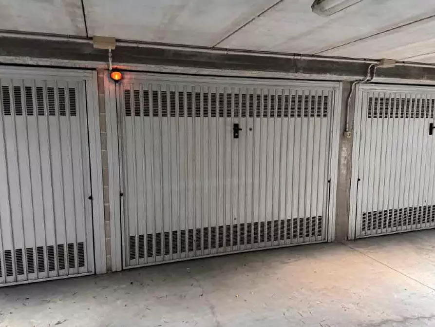 Immagine 1 di Garage in vendita  in Viale IV Novembre, 98 a Treviso