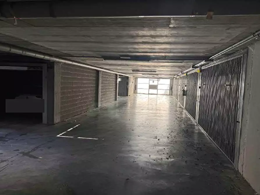 Immagine 2 di Garage in vendita  in Viale IV Novembre, 98 a Treviso