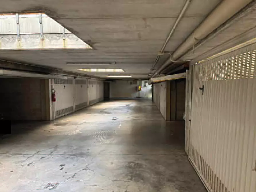 Immagine 3 di Garage in vendita  in Viale IV Novembre, 98 a Treviso