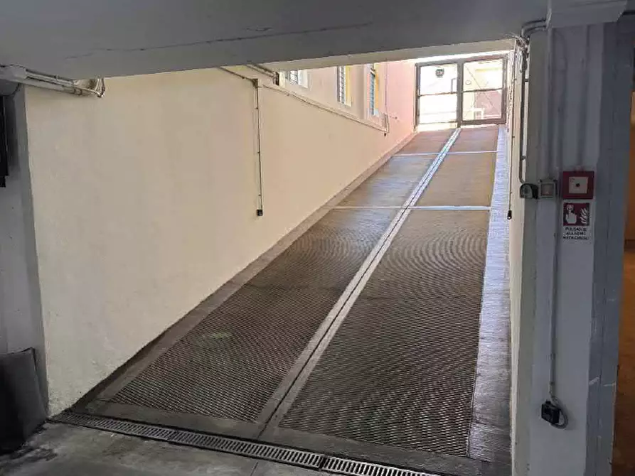 Immagine 2 di Garage in vendita  in Viale IV Novembre, 98 a Treviso