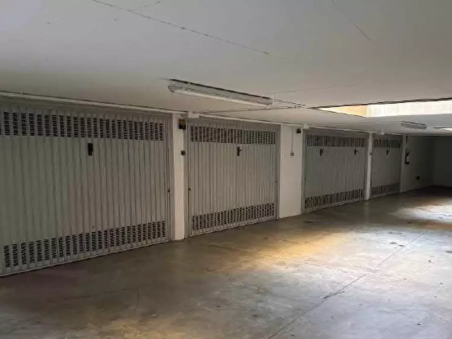 Immagine 4 di Garage in vendita  in Viale IV Novembre, 98 a Treviso