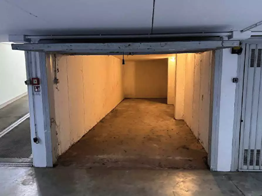 Immagine 5 di Garage in vendita  in Viale IV Novembre, 98 a Treviso