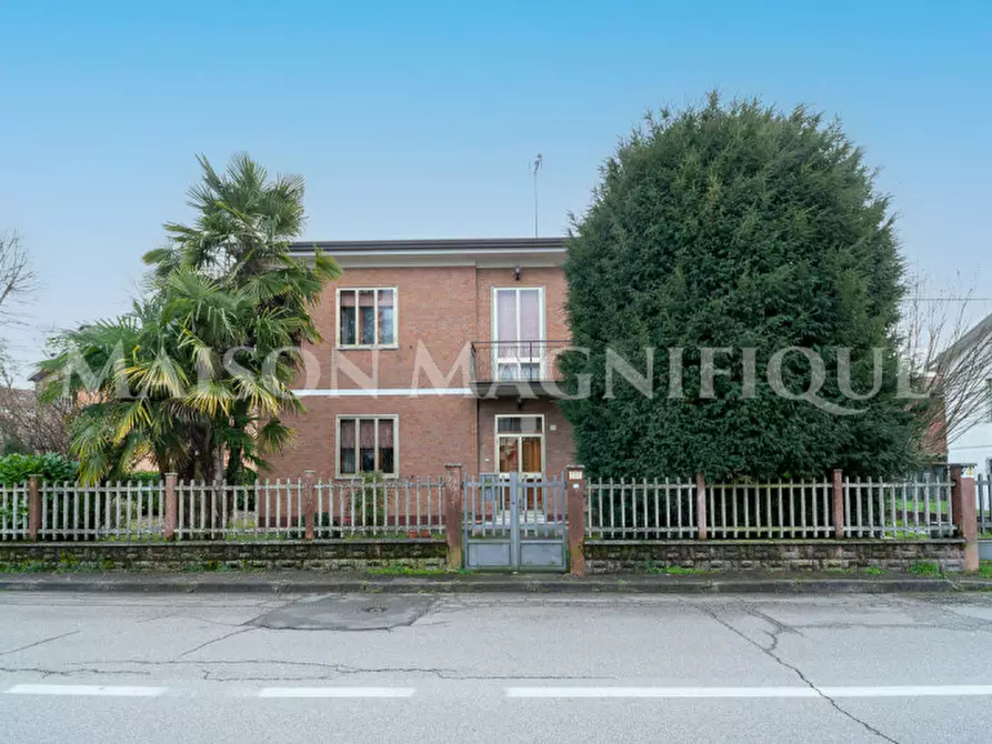 Immagine 1 di Villa in vendita  in Via Brizio Petrucci a Ferrara