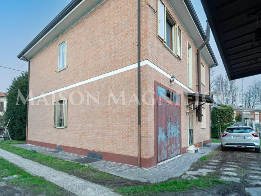 Immagine 25 di Villa in vendita  in Via Brizio Petrucci a Ferrara