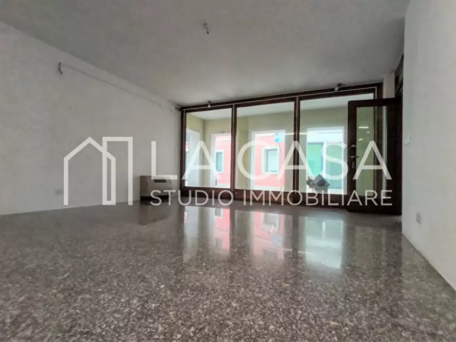 Immagine 9 di Negozio in affitto  in Via Altan 13 a San Vito Al Tagliamento