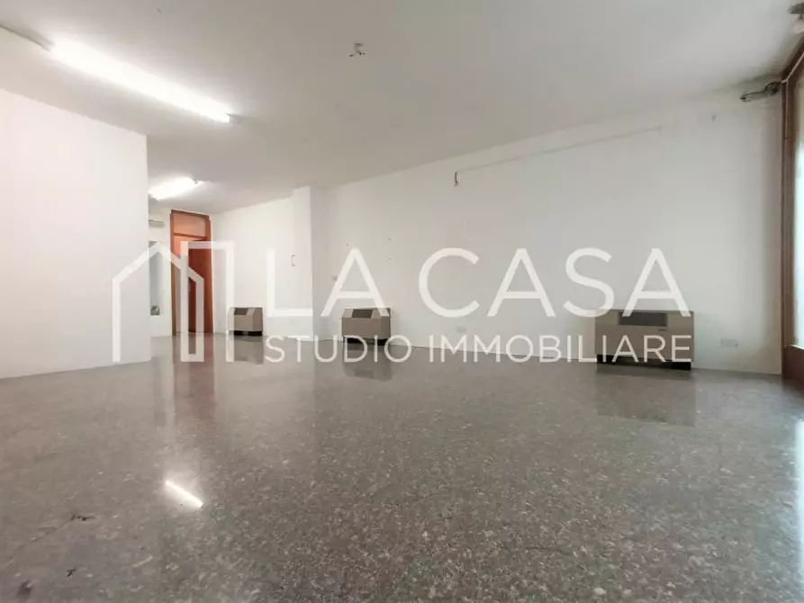 Immagine 10 di Negozio in affitto  in Via Altan 13 a San Vito Al Tagliamento