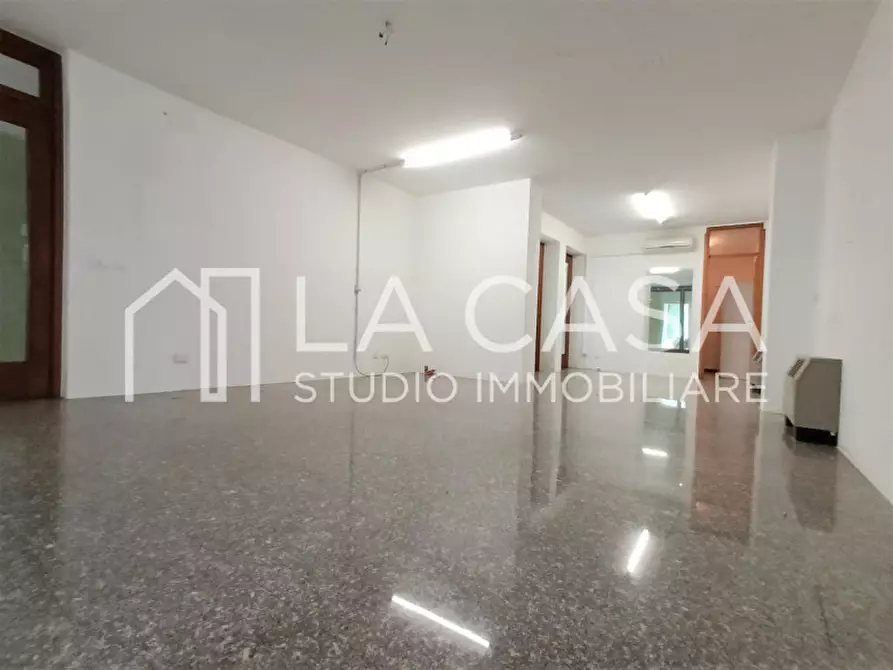 Immagine 11 di Negozio in affitto  in Via Altan 13 a San Vito Al Tagliamento