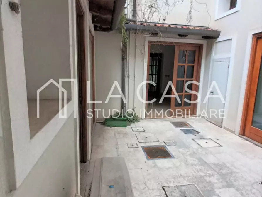 Immagine 18 di Negozio in affitto  in Via Altan 13 a San Vito Al Tagliamento