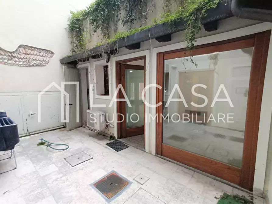 Immagine 19 di Negozio in affitto  in Via Altan 13 a San Vito Al Tagliamento