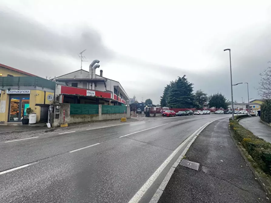 Immagine 6 di Attività commerciale in vendita  in Via Lonato a Castiglione Delle Stiviere