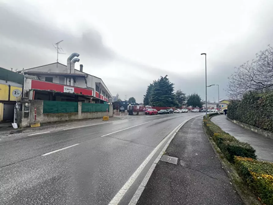 Immagine 7 di Attività commerciale in vendita  in Via Lonato a Castiglione Delle Stiviere