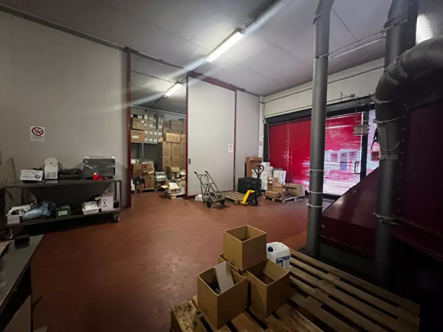 Immagine 11 di Attività commerciale in vendita  in Via Lonato a Castiglione Delle Stiviere