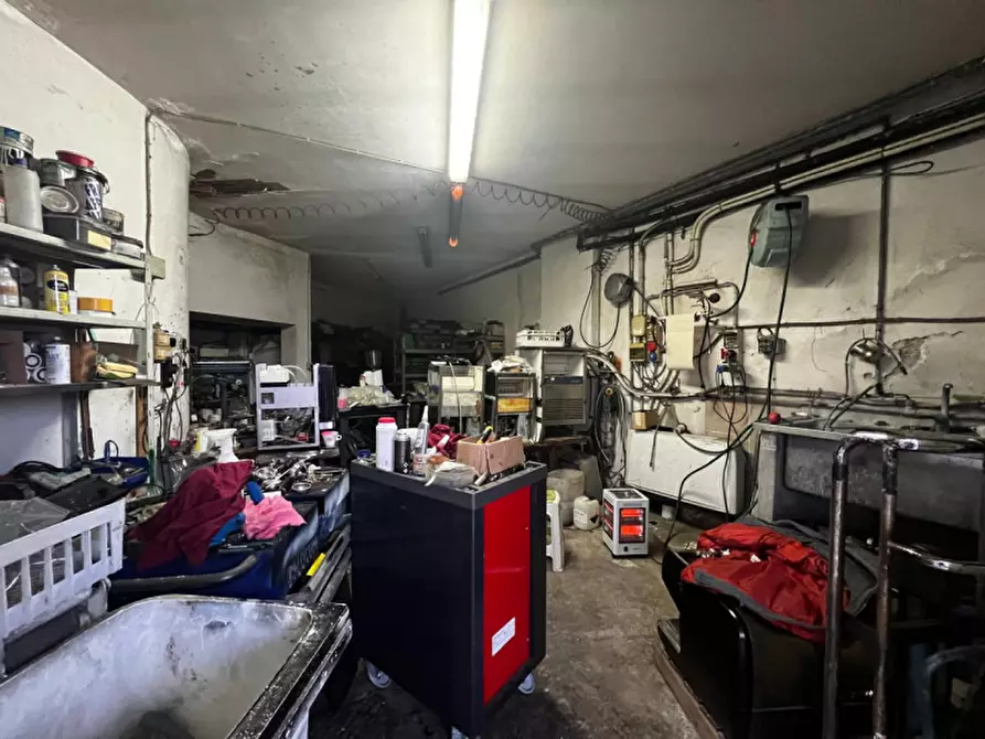 Immagine 15 di Attività commerciale in vendita  in Via Lonato a Castiglione Delle Stiviere