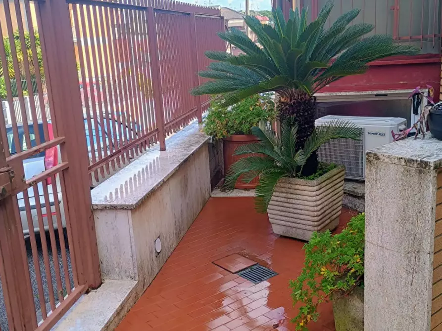 Immagine 2 di Appartamento in vendita  in Via dei Candiano a Roma