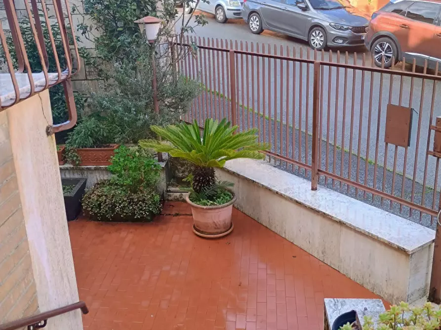 Immagine 3 di Appartamento in vendita  in Via dei Candiano a Roma