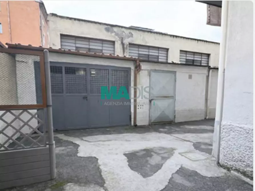 Immagine 13 di Appartamento in vendita  in via garigliano 42 a Prato