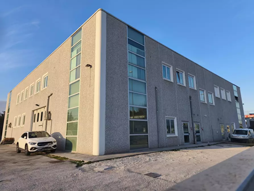 Immagine 2 di Capannone industriale in vendita  in VIA DE GASPERI.25 a Corridonia