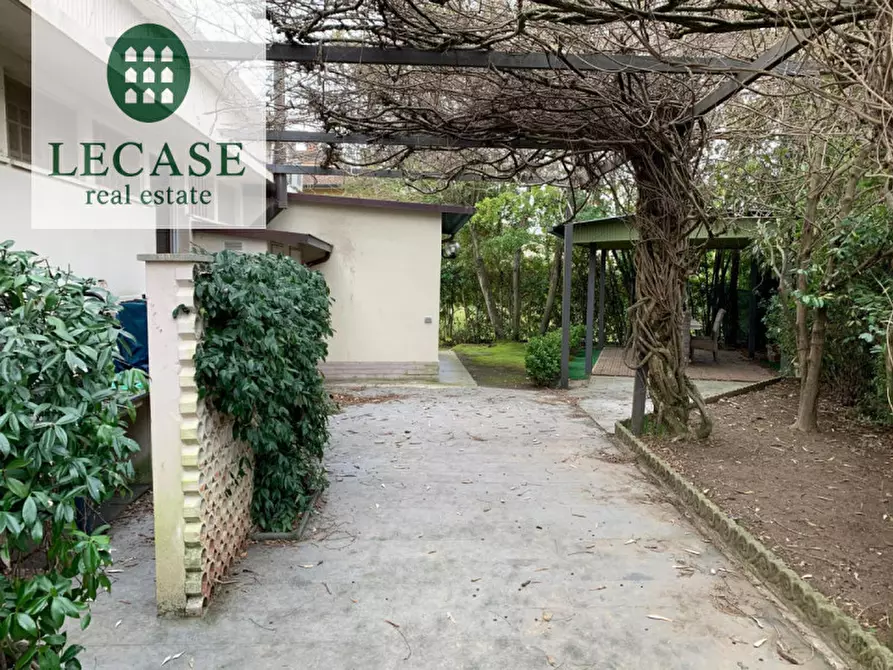 Immagine 10 di Villa in affitto  in Via Versilia a Forte Dei Marmi