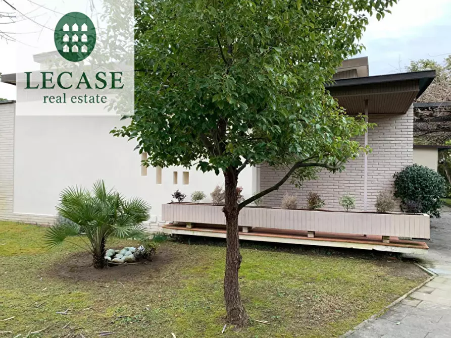 Immagine 11 di Villa in affitto  in Via Versilia a Forte Dei Marmi