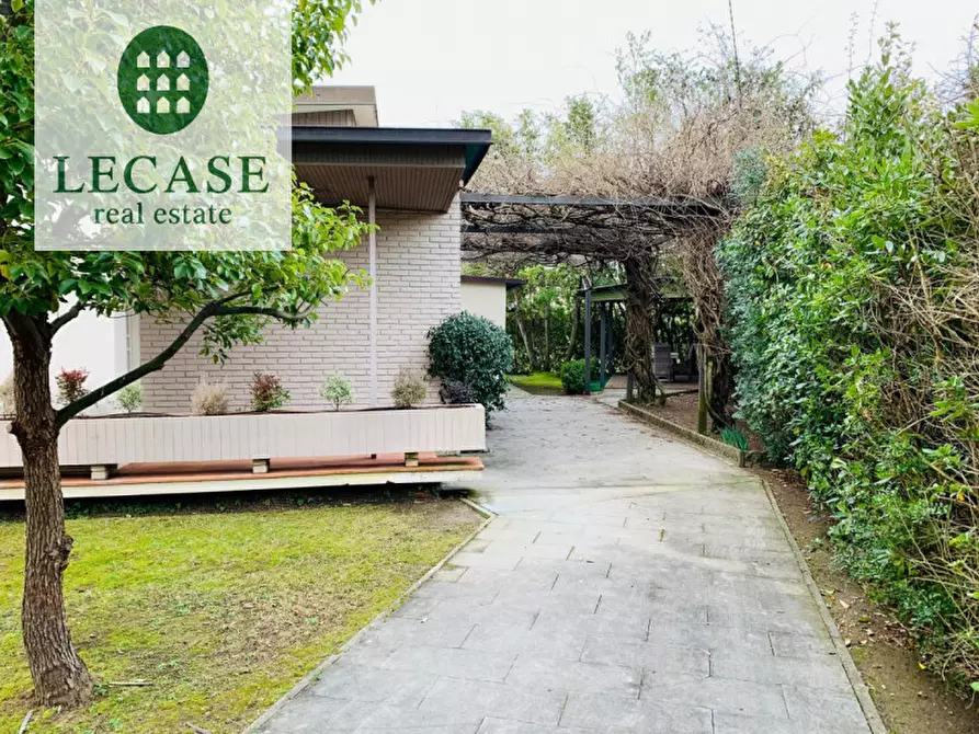 Immagine 12 di Villa in affitto  in Via Versilia a Forte Dei Marmi