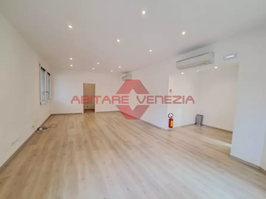 Immagine 1 di Ufficio in affitto  in Via Sandro Gallo 145 a Venezia