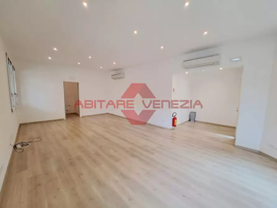 Immagine 2 di Ufficio in affitto  in Via Sandro Gallo 145 a Venezia