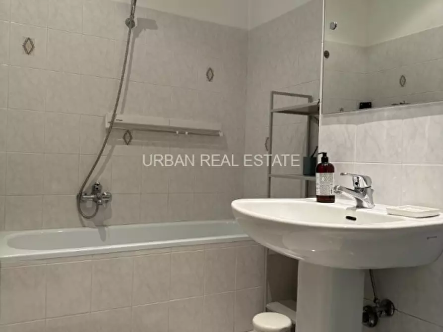 Immagine 7 di Appartamento in affitto  in Via Foscolo 40 a Trieste