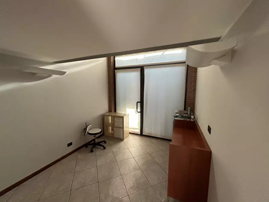 Immagine 5 di Negozio in affitto  in VIA LEVICO a Mestrino