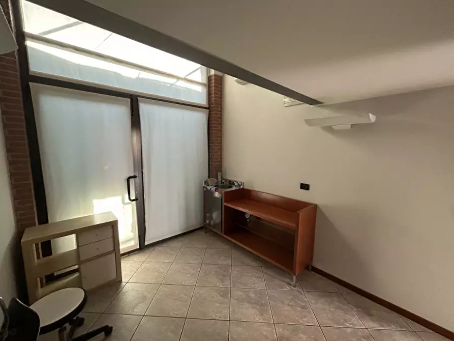 Immagine 6 di Negozio in affitto  in VIA LEVICO a Mestrino