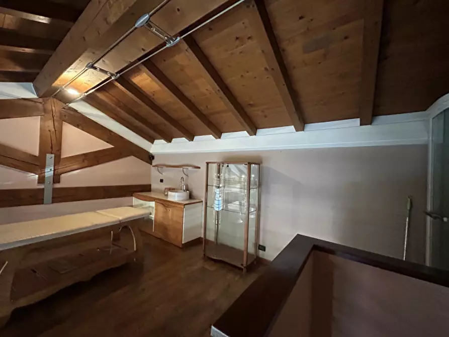 Immagine 11 di Negozio in affitto  in VIA LEVICO a Mestrino