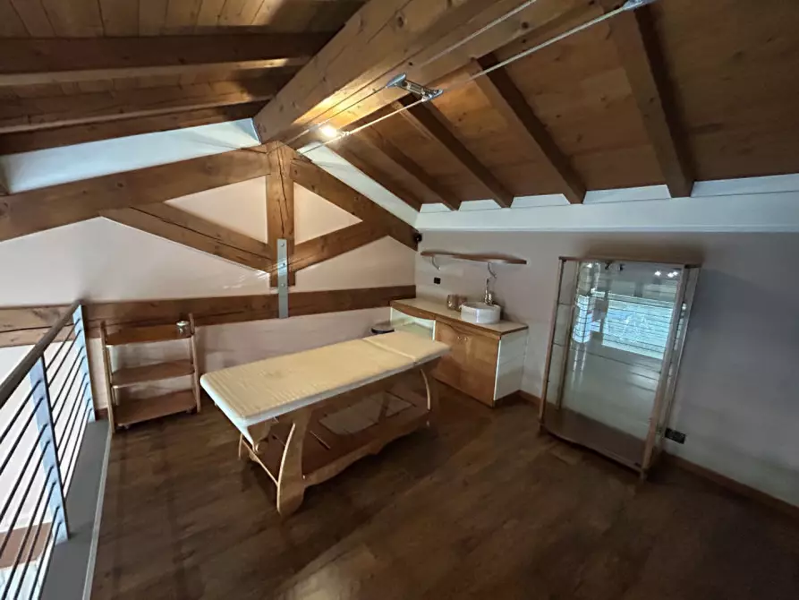 Immagine 12 di Negozio in affitto  in VIA LEVICO a Mestrino