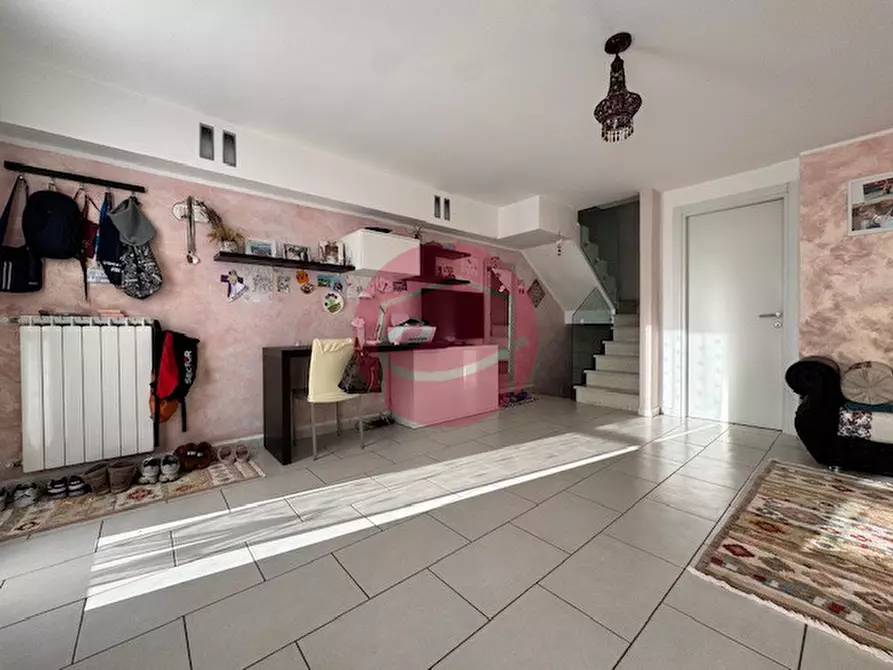 Immagine 4 di Villetta a schiera in vendita  a Borghi