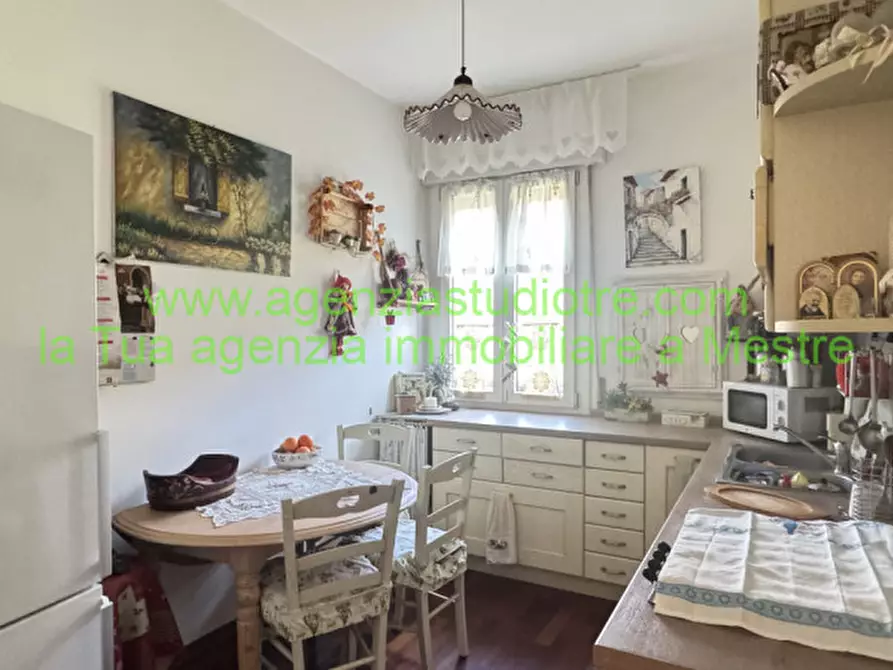 Immagine 1 di Appartamento in vendita  in via magnasco 28 a Venezia