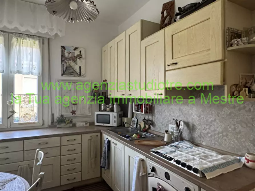 Immagine 2 di Appartamento in vendita  in via magnasco 28 a Venezia