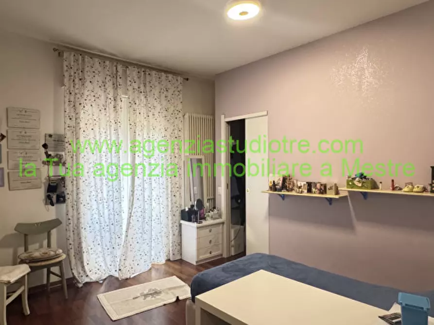 Immagine 5 di Appartamento in vendita  in via magnasco 28 a Venezia