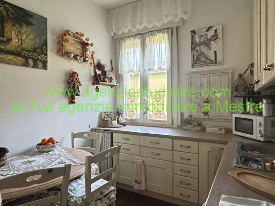 Immagine 12 di Appartamento in vendita  in via magnasco 28 a Venezia