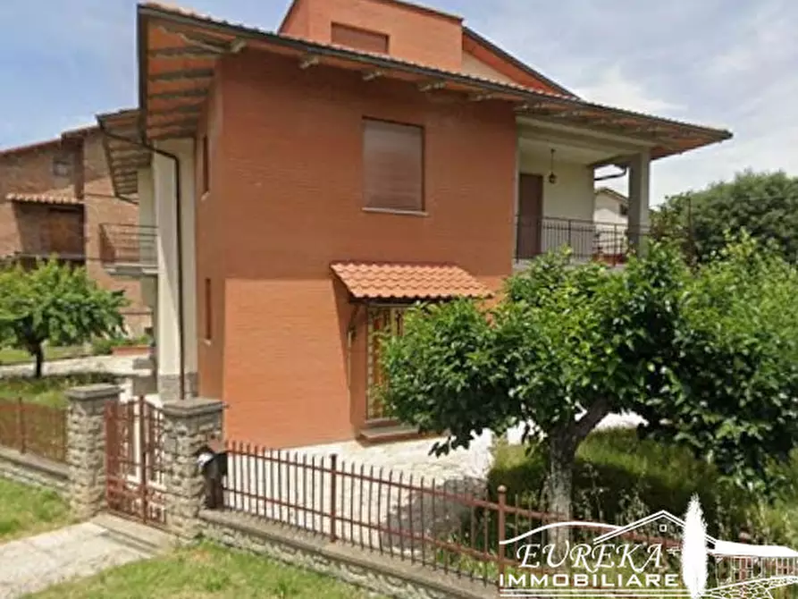 Immagine 3 di Casa bifamiliare in vendita  in Via Bruno Buozzi a Castiglione Del Lago