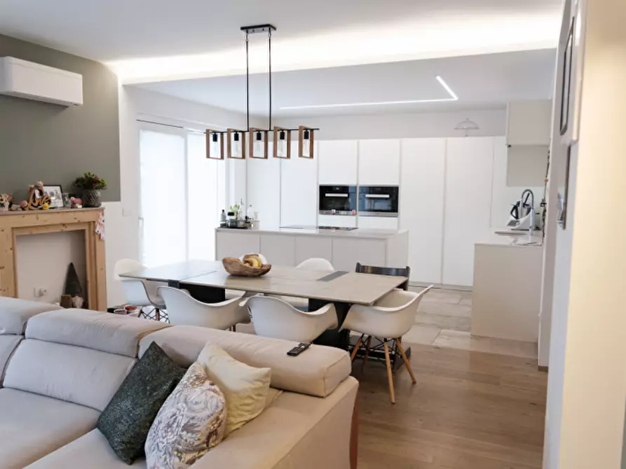 Immagine 1 di Casa bifamiliare in vendita  in Via Sottomonte - Unterbergstraße a Laives .Leifers.