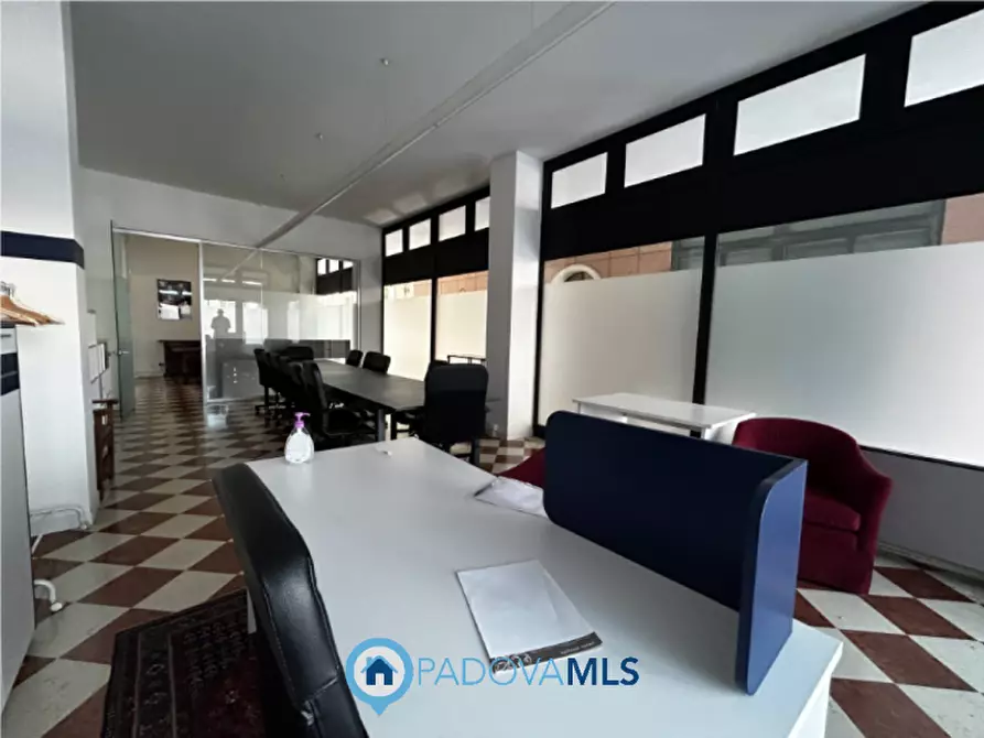 Immagine 10 di Negozio in vendita  in via san marco, 141 a Padova