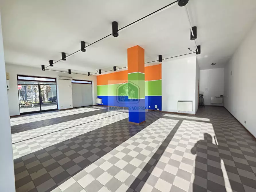 Immagine 2 di Negozio in vendita  in MONTEBELLUNA a Montebelluna