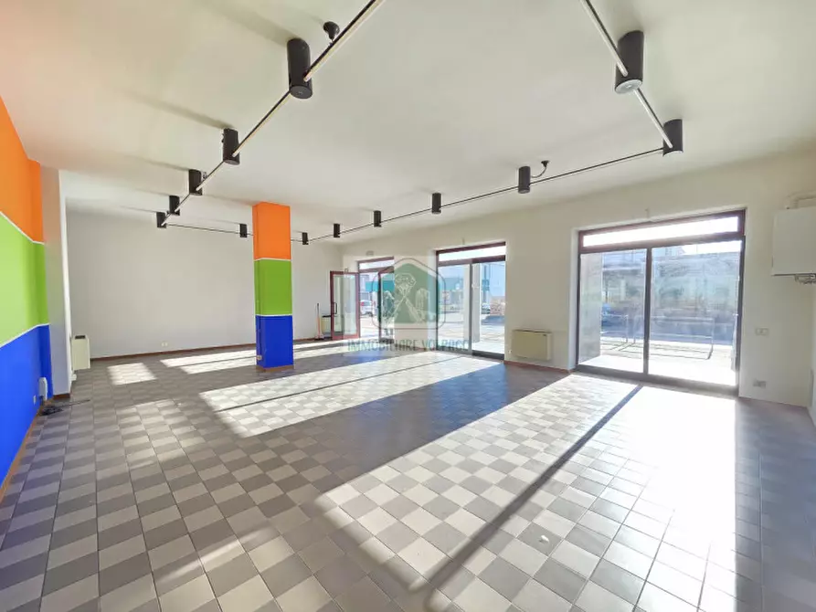 Immagine 3 di Negozio in vendita  in MONTEBELLUNA a Montebelluna