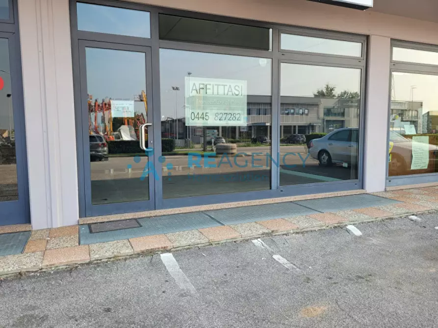 Immagine 1 di Negozio in affitto  in Via Monte Pasubio 220 a Zanè